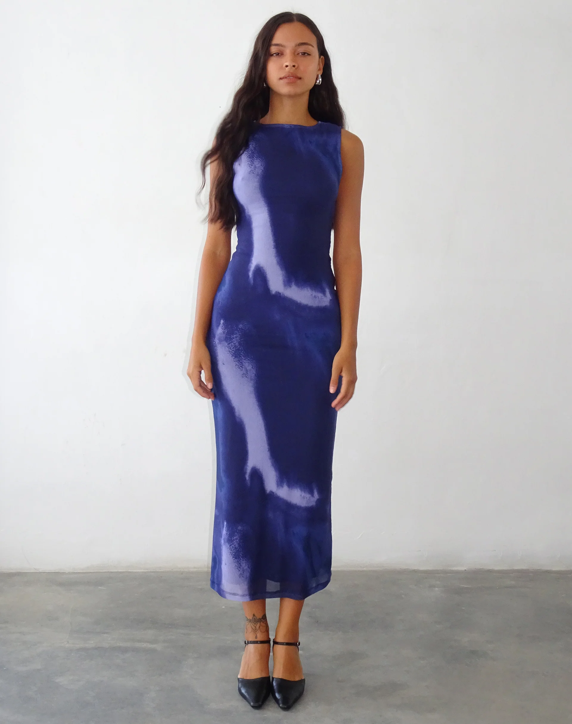 Fayola Printed Maxi Dress in Watercolour Navy - Image 3
