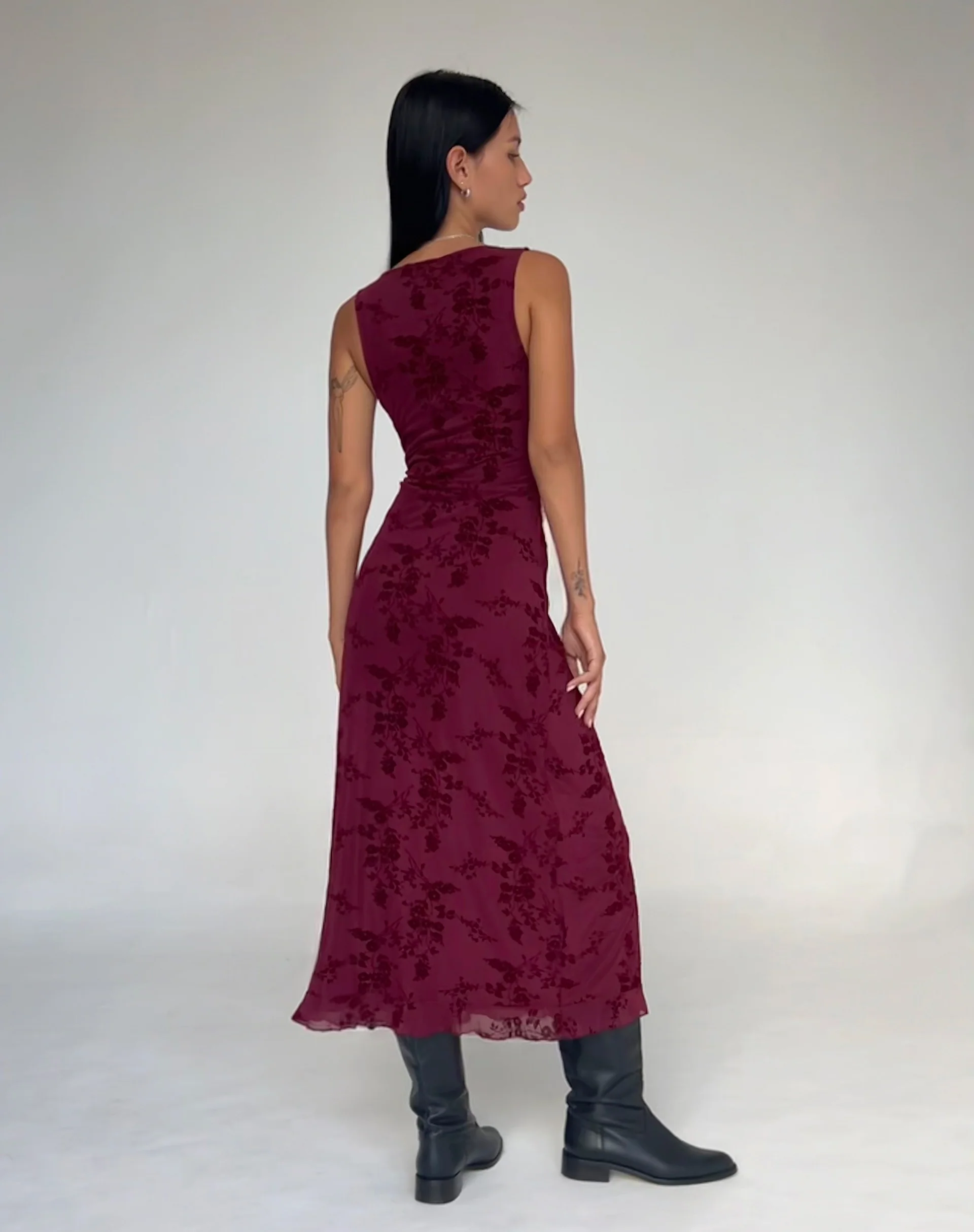 Gabriela Midi Dress in Botanical Flower Maroon - Image 5