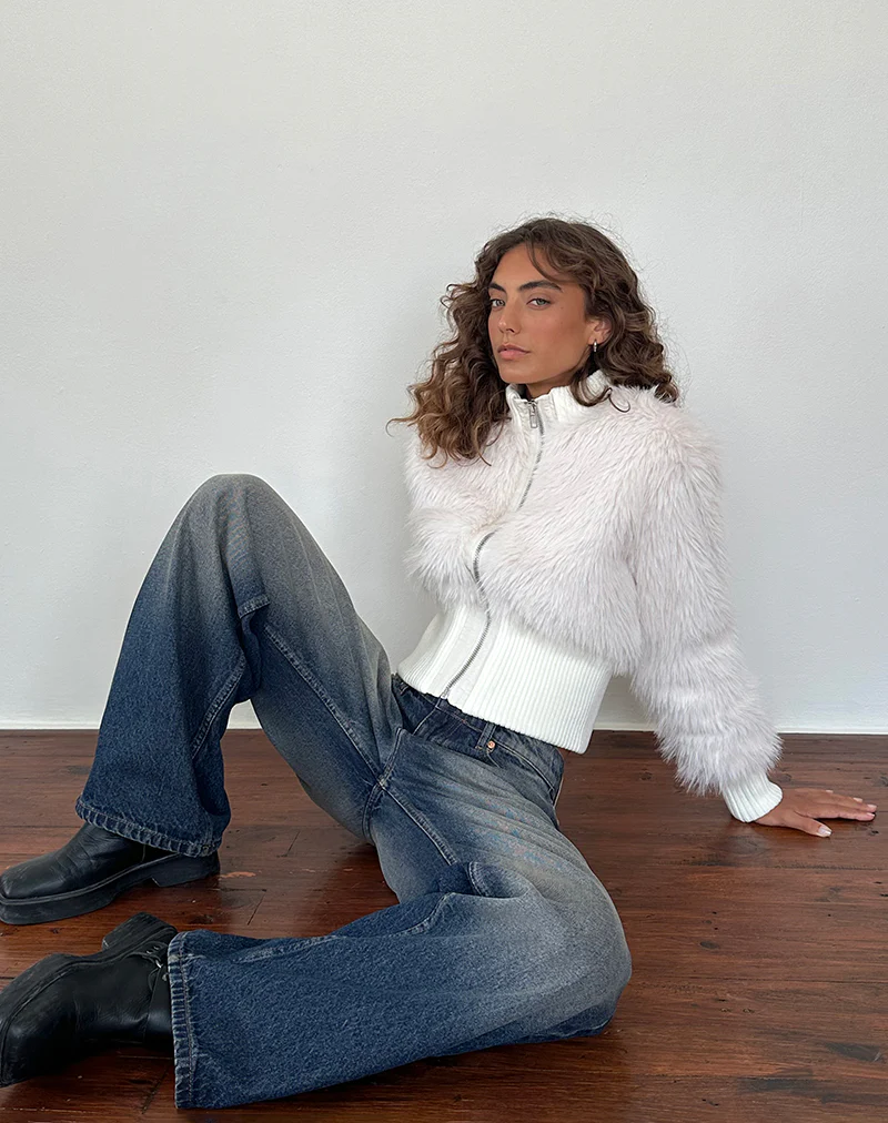 Roomy Extra Wide Low Rise Jeans in Amber Wash - Image 4