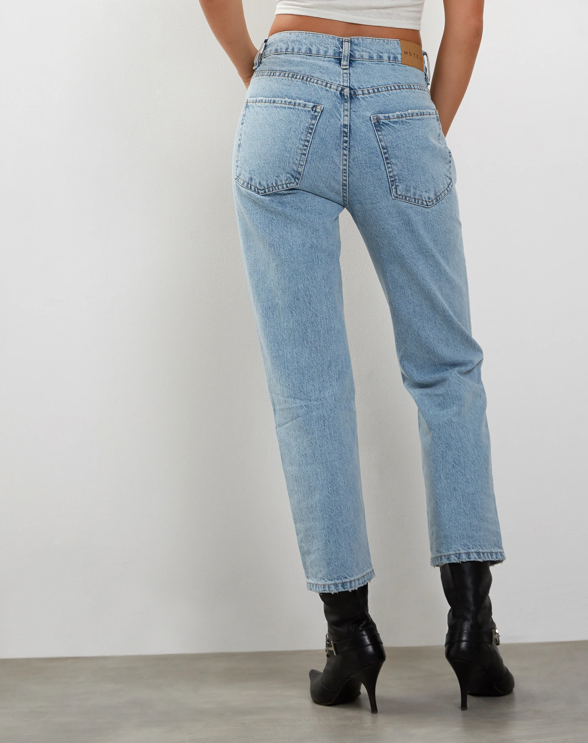 Mid Rise Straight Leg Cropped Jeans in Bleach Denim - Image 4