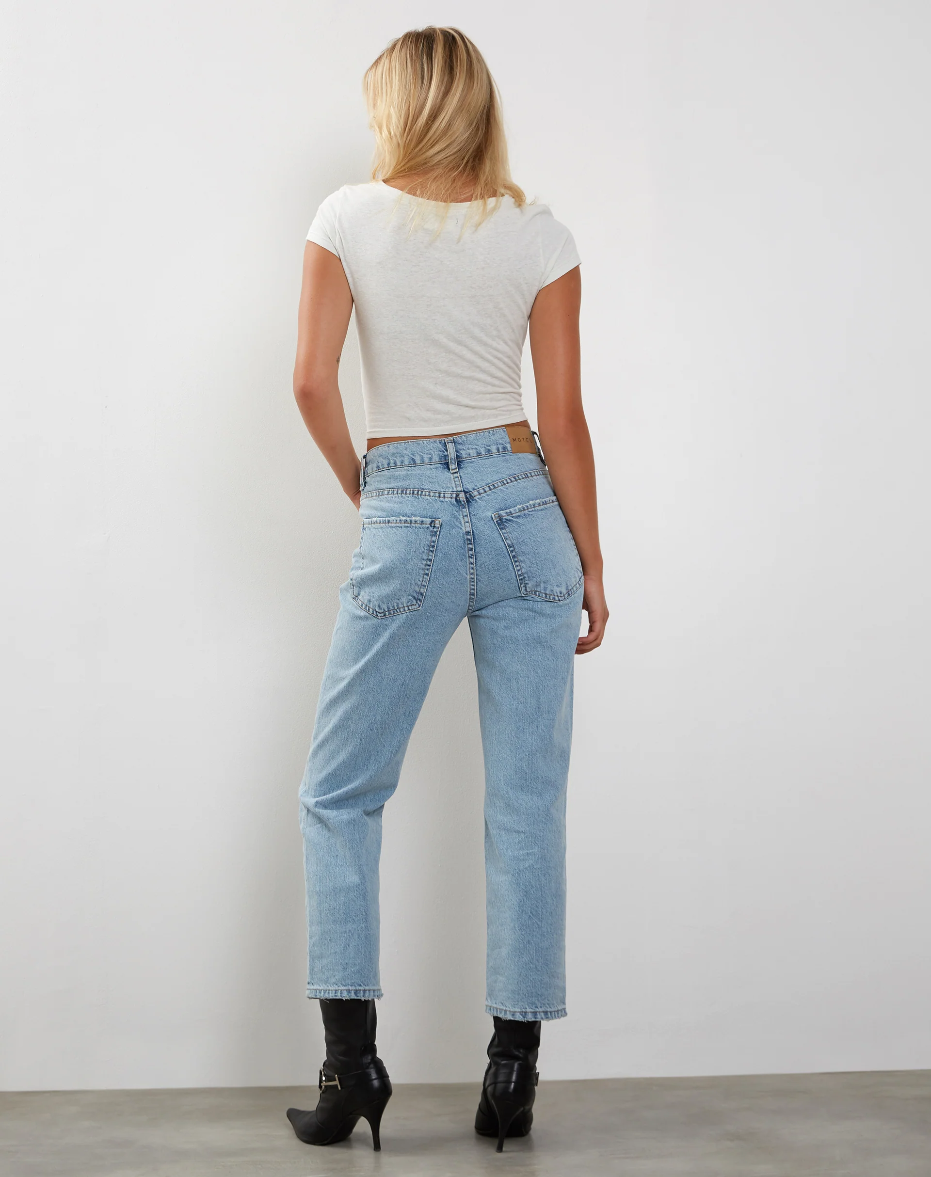 Mid Rise Straight Leg Cropped Jeans in Bleach Denim - Image 5