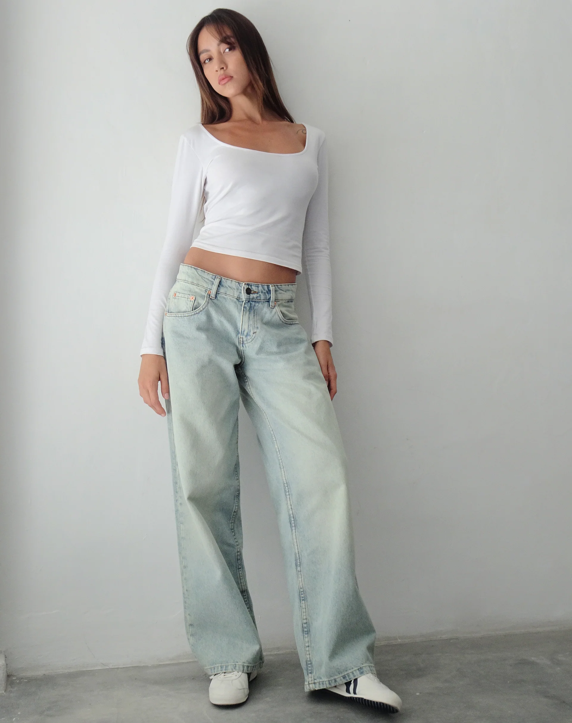 Roomy Extra Wide Low Rise Jeans in Super Bleached Wash - Image 3