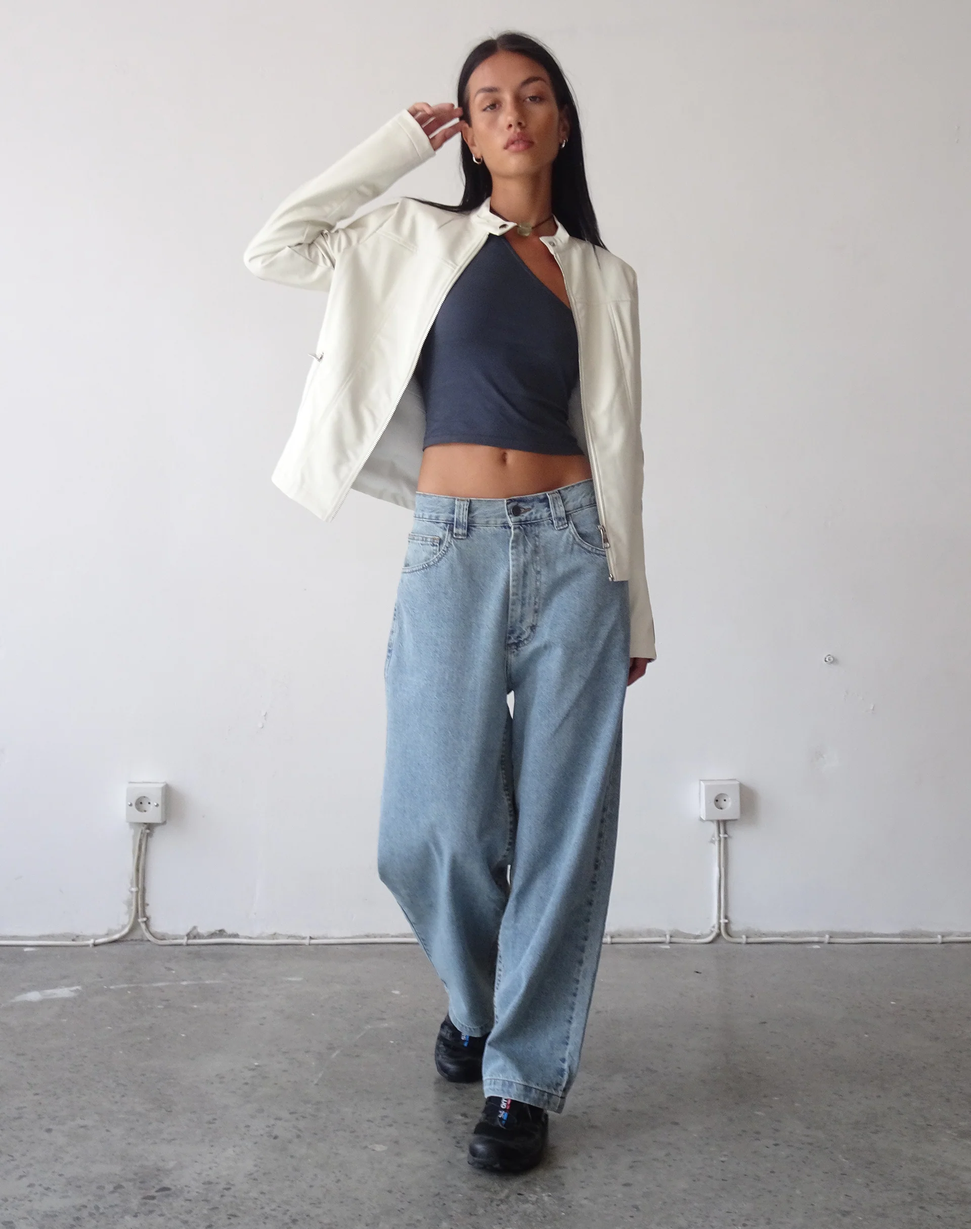 Skater Low Rise Jean in Vintage Light Wash - Image 5