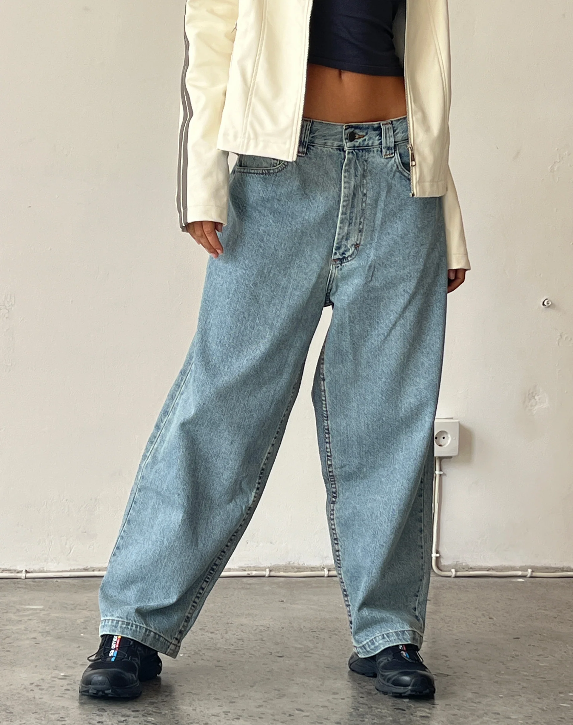 Skater Low Rise Jean in Vintage Light Wash - Image 6