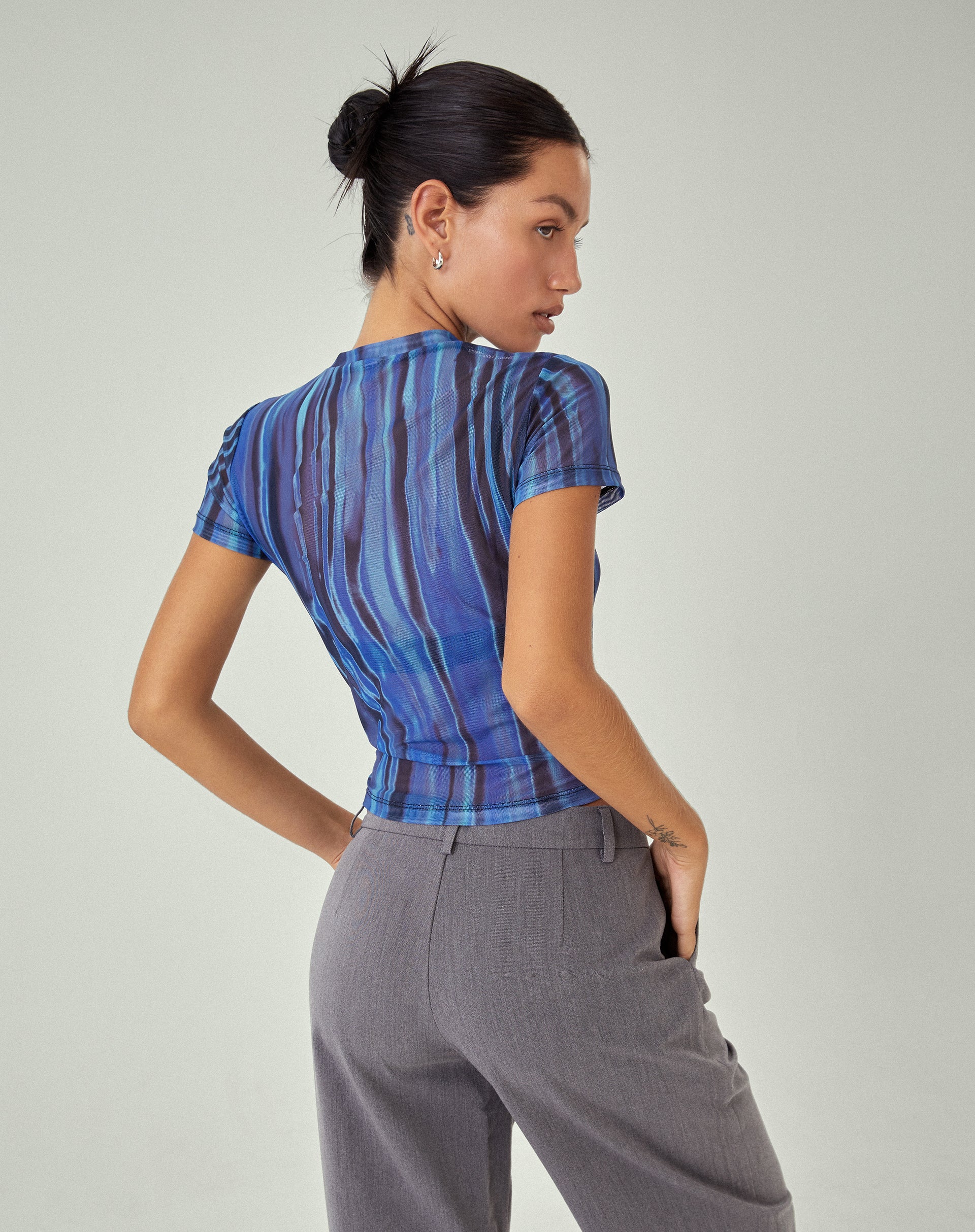 Zorani Short Sleeve Top in Colour Bleed Blue - Image 3